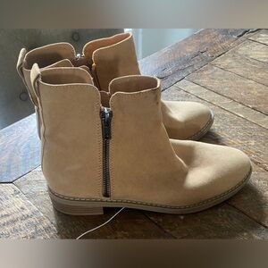 Brand New Women’s Boots (Size 8)